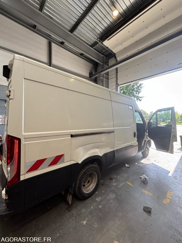 IVECO Daily 35C13 -  2015 / 277922 KM (GTM17063) - Товарно комбе: слика 4 IVECO Daily 35C13 -  2015 / 277922 KM (GTM17063) - Товарно комбе: слика 4