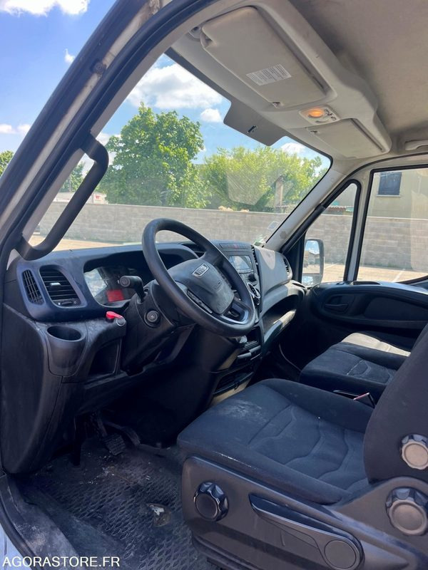 Iveco Daily 35C BVA - 2019 - 118 200km - Товарно комбе: слика 5 Iveco Daily 35C BVA - 2019 - 118 200km - Товарно комбе: слика 5