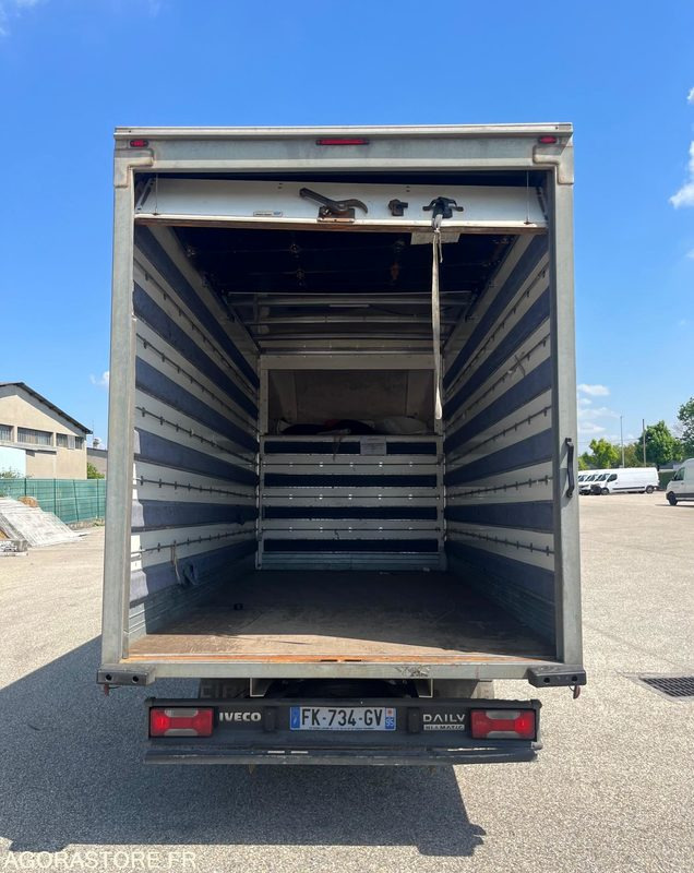 Iveco Daily 35C BVA - 2019 - 118 200km - Товарно комбе: слика 3 Iveco Daily 35C BVA - 2019 - 118 200km - Товарно комбе: слика 3