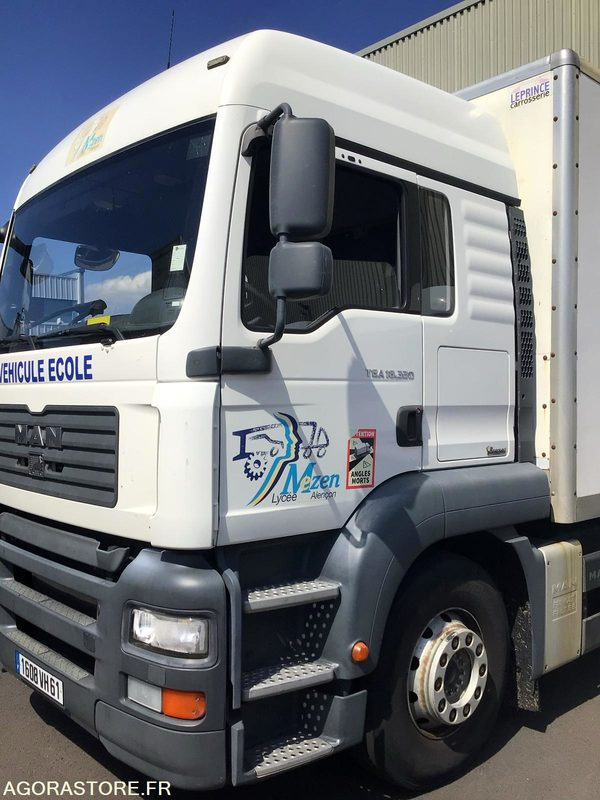 CAMION PORTEUR - Камион: слика 1 CAMION PORTEUR - Камион: слика 1