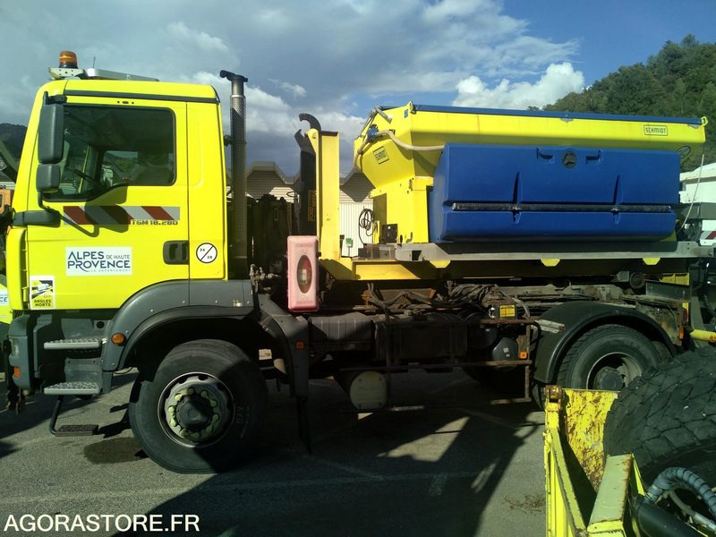 MAN 18.280 TGM 4X4 , saleuse STRATOS B40K, lame acier, aileron déneigement - Камион: слика 2 MAN 18.280 TGM 4X4 , saleuse STRATOS B40K, lame acier, aileron déneigement - Камион: слика 2