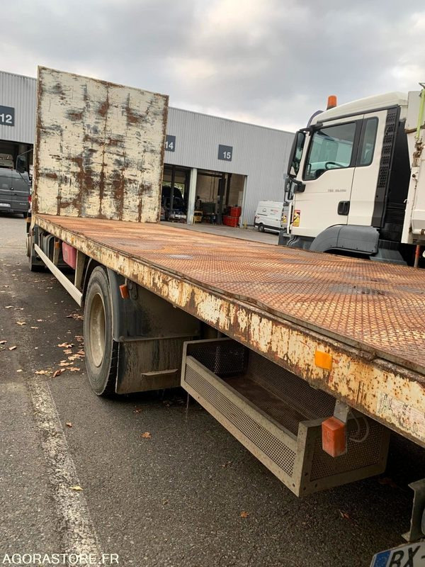 Porteur plateau DAF LF 18.250 - 2004 - 418000 Kms - Камион: слика 4 Porteur plateau DAF LF 18.250 - 2004 - 418000 Kms - Камион: слика 4