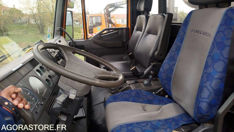 Iveco 180E24 - 2003 - 251793km - 126BCA31 - Камион влекач: слика 4 Iveco 180E24 - 2003 - 251793km - 126BCA31 - Камион влекач: слика 4