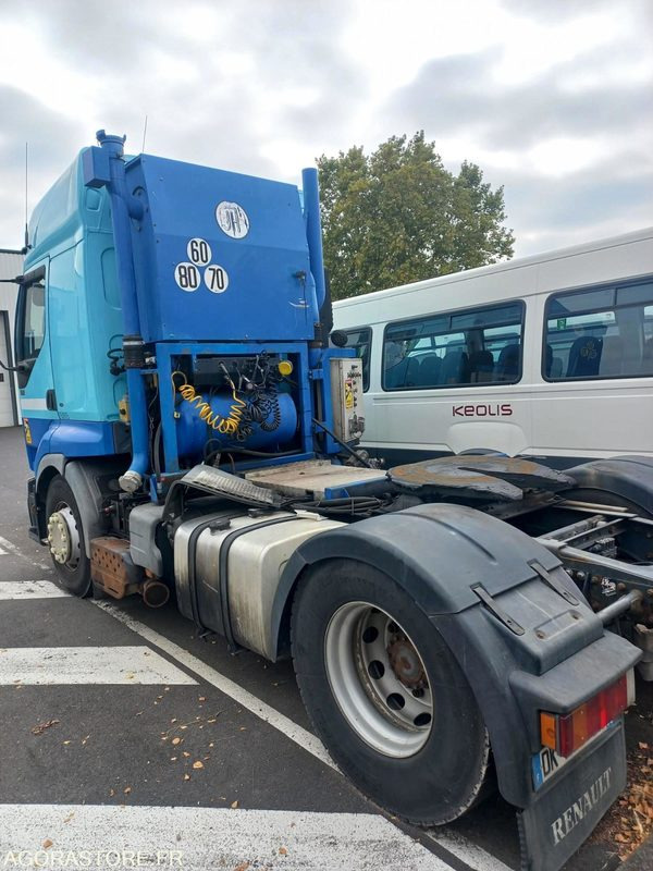 TRACTEUR RENAULT TRUCKS AVEC POMPE DK258VR (vente uniquement export) - Камион влекач: слика 2 TRACTEUR RENAULT TRUCKS AVEC POMPE DK258VR (vente uniquement export) - Камион влекач: слика 2