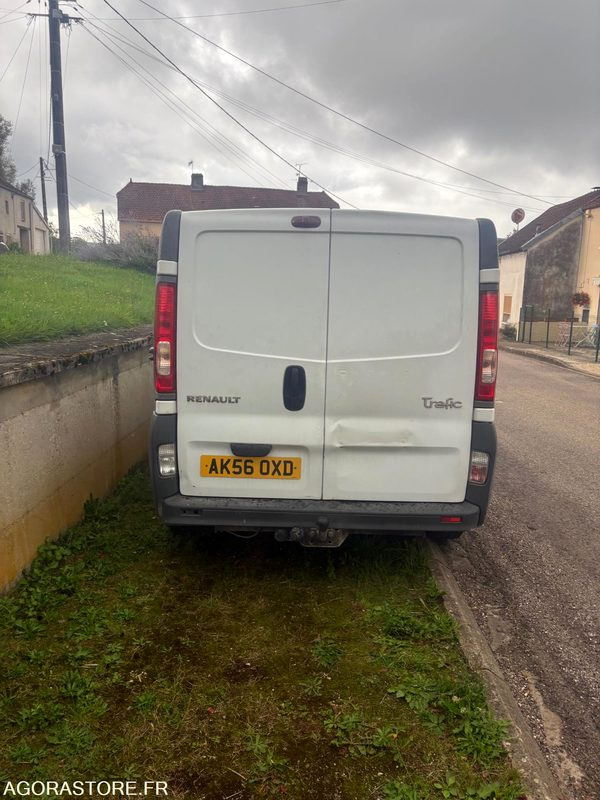Renault Trafic dci 115 / 228000 km - Immatriculation anglaise - Комбе: слика 1 Renault Trafic dci 115 / 228000 km - Immatriculation anglaise - Комбе: слика 1