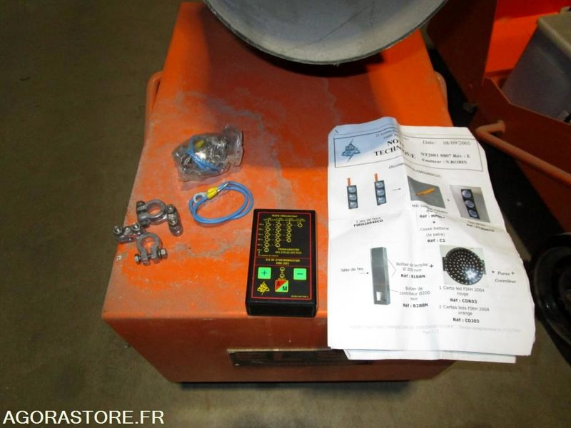 Feux tricolores de chantier marque ELSI (33600 PESSAC) - Комунално/ Специјално возило: слика 1 Feux tricolores de chantier marque ELSI (33600 PESSAC) - Комунално/ Специјално возило: слика 1