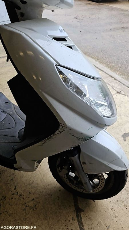 LOT DE (5) SCOOTERS - 1 - Мотоцикл: слика 1 LOT DE (5) SCOOTERS - 1 - Мотоцикл: слика 1