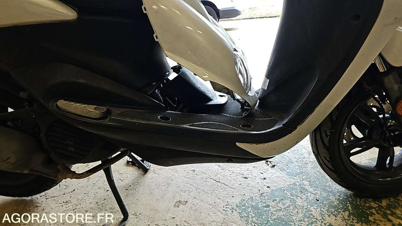 LOT DE (6) SCOOTERS - 2 - Мотоцикл: слика 2 LOT DE (6) SCOOTERS - 2 - Мотоцикл: слика 2