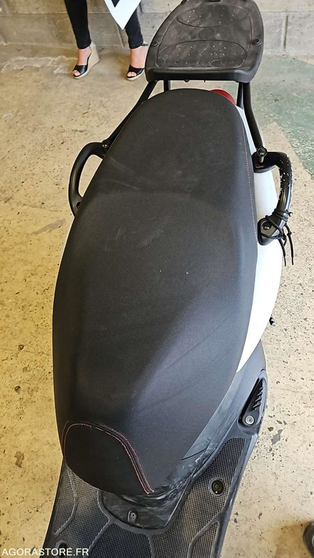 LOT DE (6) SCOOTERS - 2 - Мотоцикл: слика 5 LOT DE (6) SCOOTERS - 2 - Мотоцикл: слика 5