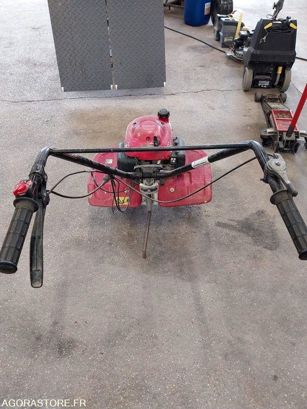 LOT de 2 Motoculteurs / Honda F220" - Градинарска опрема: слика 2 LOT de 2 Motoculteurs / Honda F220" - Градинарска опрема: слика 2