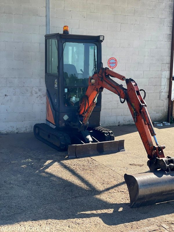 MINI-PELLE SUR CHENILLE CAOUTCHOUC HITACHI ZX17U-2 15CV 1.9T AVEC 3 GODETS - Багер: слика 3 MINI-PELLE SUR CHENILLE CAOUTCHOUC HITACHI ZX17U-2 15CV 1.9T AVEC 3 GODETS - Багер: слика 3