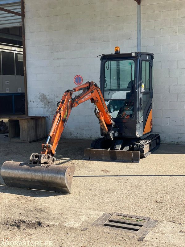 MINI-PELLE SUR CHENILLE CAOUTCHOUC HITACHI ZX17U-2 15CV 1.9T AVEC 3 GODETS - Багер: слика 2 MINI-PELLE SUR CHENILLE CAOUTCHOUC HITACHI ZX17U-2 15CV 1.9T AVEC 3 GODETS - Багер: слика 2