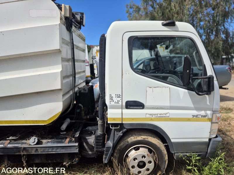 Mitsubishi FUSO BOM - 173532km - 2009 - Камион за ѓубре: слика 3 Mitsubishi FUSO BOM - 173532km - 2009 - Камион за ѓубре: слика 3