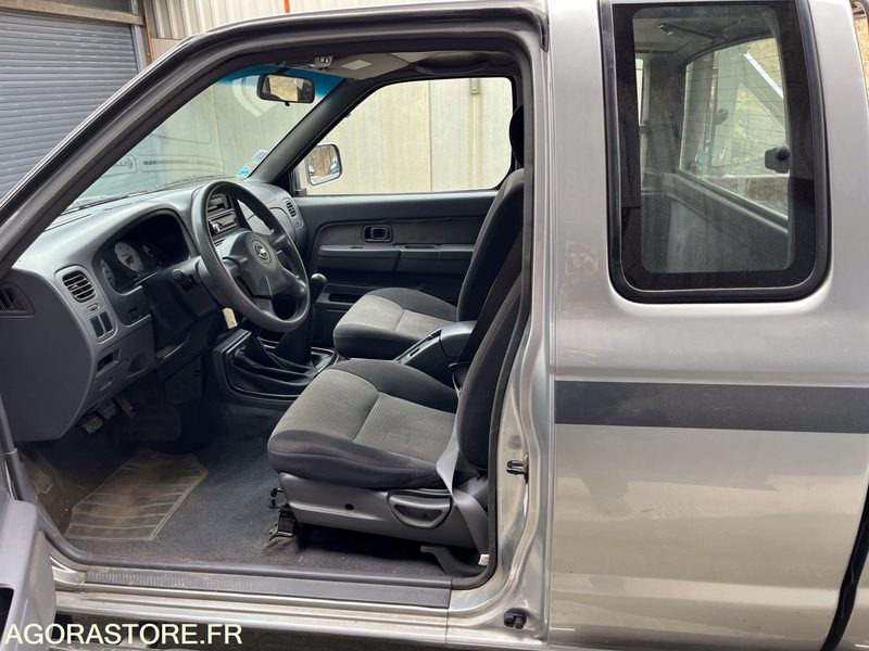 NISSAN NAVARA 4X4 83500 KMS 2003 - Автомобил: слика 4 NISSAN NAVARA 4X4 83500 KMS 2003 - Автомобил: слика 4