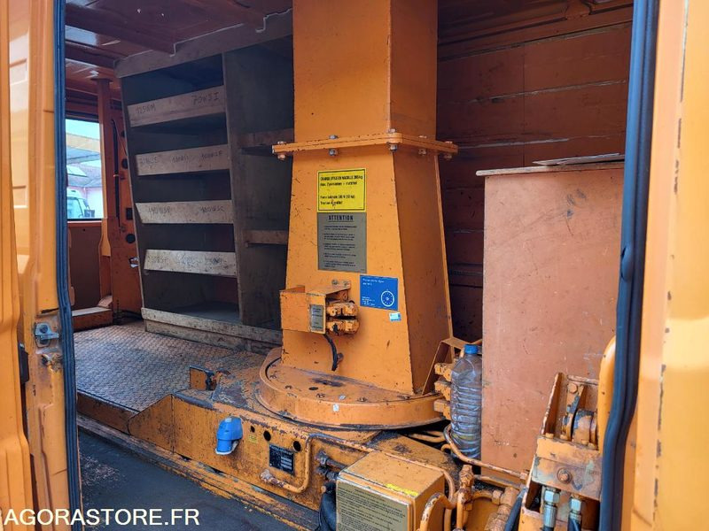 FOURGON NACELLE PL sans contrôle technique - Опрема за ракување со материјали: слика 1 FOURGON NACELLE PL sans contrôle technique - Опрема за ракување со материјали: слика 1