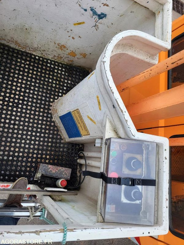 FOURGON NACELLE PL sans contrôle technique - Опрема за ракување со материјали: слика 4 FOURGON NACELLE PL sans contrôle technique - Опрема за ракување со материјали: слика 4