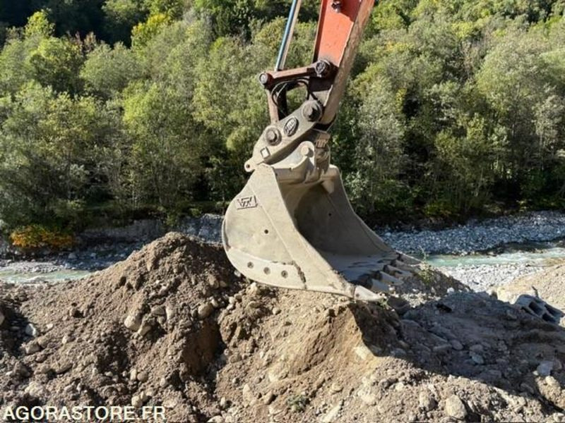 PELLE A CHENILLE ACIER HITACHI ZX130LCN-5B - Багер: слика 3 PELLE A CHENILLE ACIER HITACHI ZX130LCN-5B - Багер: слика 3