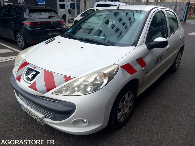 PEUGEOT 206+ 1.4i 73 cv - bon état - 103 800 km - SANS CT - CJ-124-LC - Автомобил: слика 1 PEUGEOT 206+ 1.4i 73 cv - bon état - 103 800 km - SANS CT - CJ-124-LC - Автомобил: слика 1