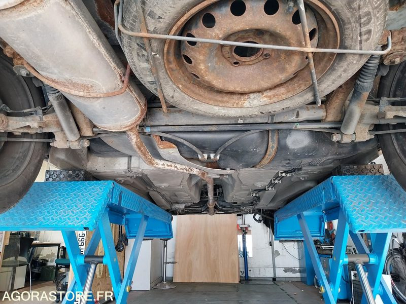 PEUGEOT 206 111000 kms - 2005 - Автомобил: слика 4 PEUGEOT 206 111000 kms - 2005 - Автомобил: слика 4