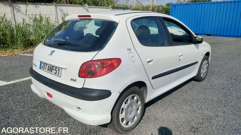 PEUGEOT 206 - 2005 - 101058kms - Автомобил: слика 4 PEUGEOT 206 - 2005 - 101058kms - Автомобил: слика 4