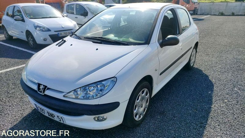 PEUGEOT 206 - 2005 - 101058kms - Автомобил: слика 3 PEUGEOT 206 - 2005 - 101058kms - Автомобил: слика 3