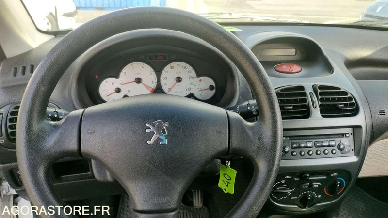 PEUGEOT 206 - 2005 - 101058kms - Автомобил: слика 5 PEUGEOT 206 - 2005 - 101058kms - Автомобил: слика 5