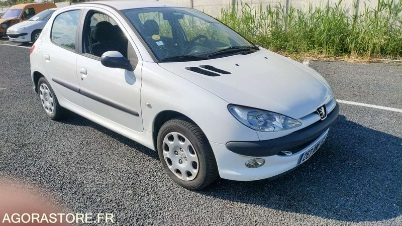 PEUGEOT 206 - 2005 - 101058kms - Автомобил: слика 1 PEUGEOT 206 - 2005 - 101058kms - Автомобил: слика 1