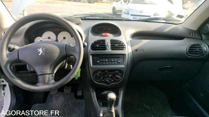 PEUGEOT 206 - 2005 - 127168kms - Автомобил: слика 5 PEUGEOT 206 - 2005 - 127168kms - Автомобил: слика 5