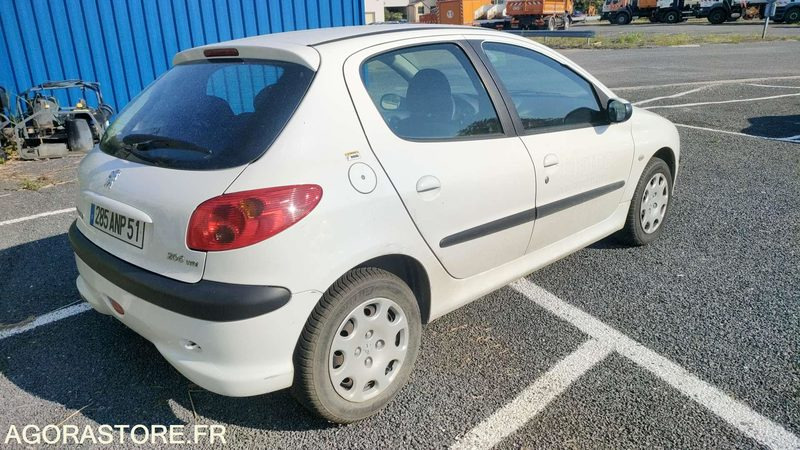PEUGEOT 206 - 2005 - 127168kms - Автомобил: слика 4 PEUGEOT 206 - 2005 - 127168kms - Автомобил: слика 4
