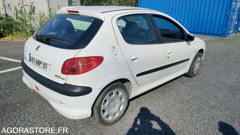 PEUGEOT 206 - 2005 - 142538kms - Автомобил: слика 4 PEUGEOT 206 - 2005 - 142538kms - Автомобил: слика 4