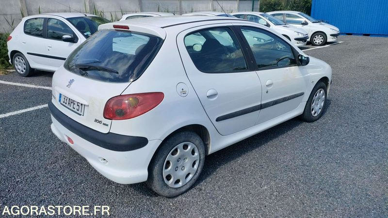PEUGEOT 206 - 2005 - 209619kms - Автомобил: слика 4 PEUGEOT 206 - 2005 - 209619kms - Автомобил: слика 4