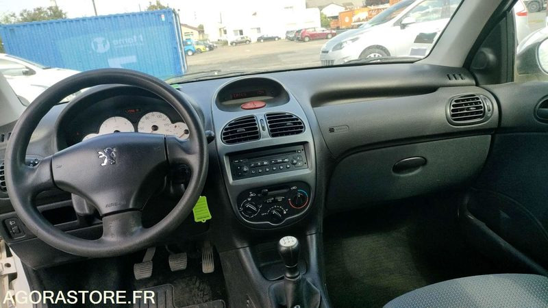 Автомобил PEUGEOT 206 - 2005 - 209619kms: слика 6