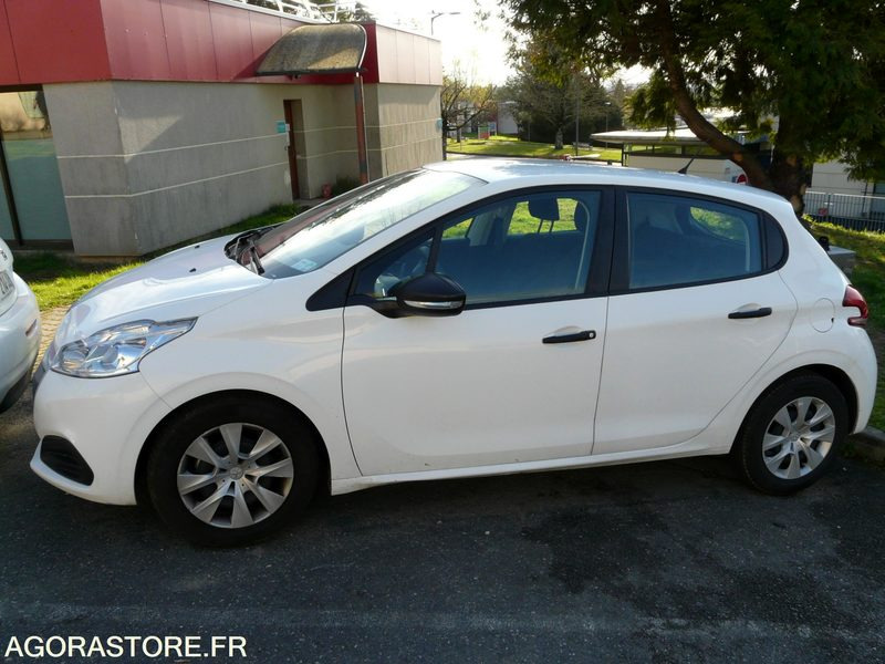 PEUGEOT 208 - Автомобил: слика 2 PEUGEOT 208 - Автомобил: слика 2