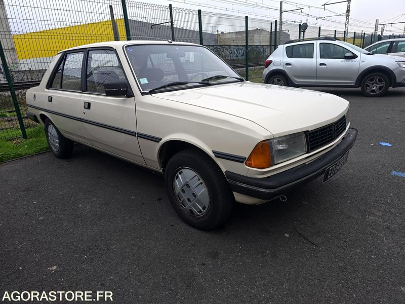 PEUGEOT 305 1.5 GR - 1984 - 124000 KM - Автомобил: слика 4 PEUGEOT 305 1.5 GR - 1984 - 124000 KM - Автомобил: слика 4