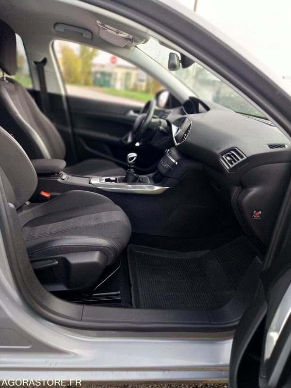Автомобил PEUGEOT 308 phase II - 110ch - 2019 - 88946km - ESSENCE: слика 12