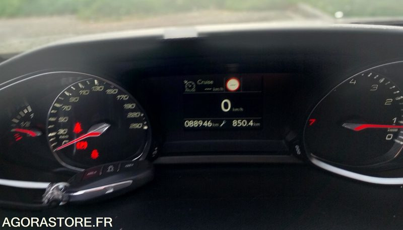 Автомобил PEUGEOT 308 phase II - 110ch - 2019 - 88946km - ESSENCE: слика 11