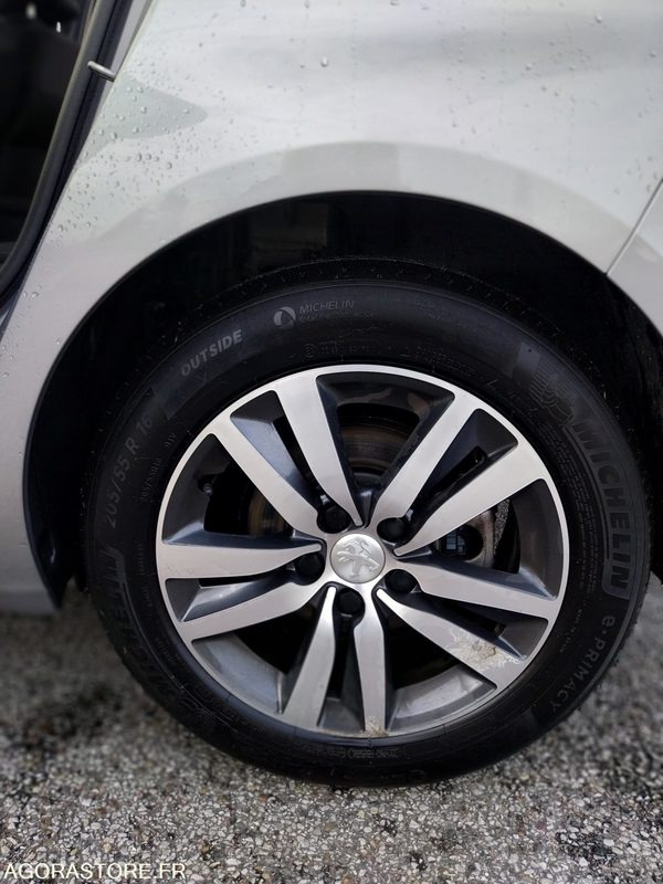 Автомобил PEUGEOT 308 phase II - 110ch - 2019 - 88946km - ESSENCE: слика 14