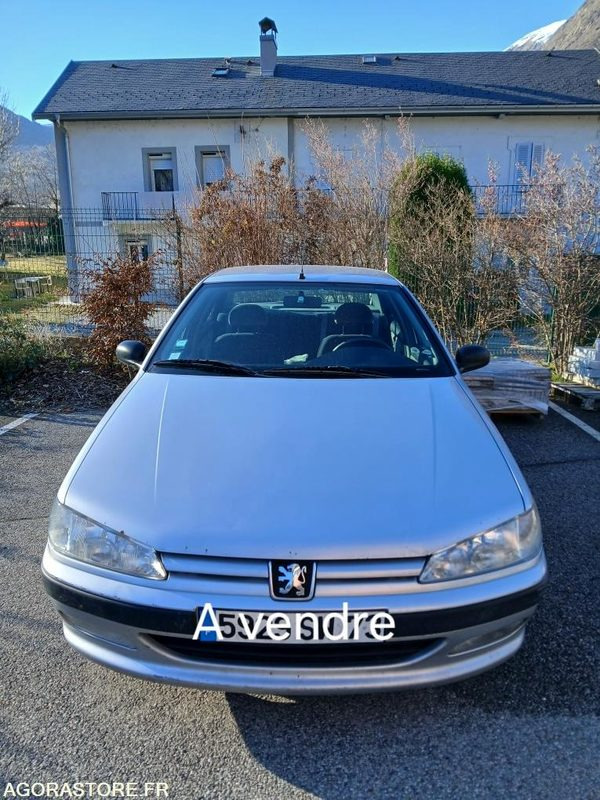PEUGEOT 406 ESSENCE EN L'ETAT REMORQUE IMPERATIVE POUR ENLEVEMENT - Автомобил: слика 1 PEUGEOT 406 ESSENCE EN L'ETAT REMORQUE IMPERATIVE POUR ENLEVEMENT - Автомобил: слика 1