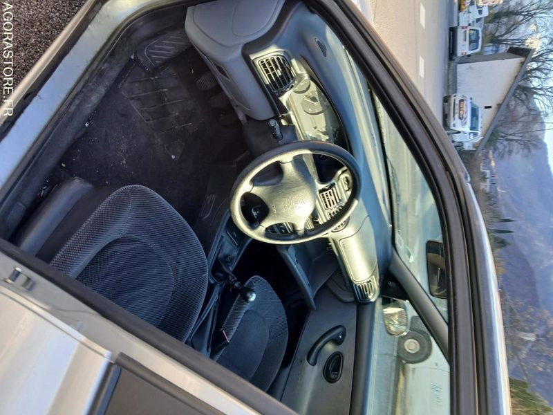 PEUGEOT 406 ESSENCE EN L'ETAT REMORQUE IMPERATIVE POUR ENLEVEMENT - Автомобил: слика 5 PEUGEOT 406 ESSENCE EN L'ETAT REMORQUE IMPERATIVE POUR ENLEVEMENT - Автомобил: слика 5