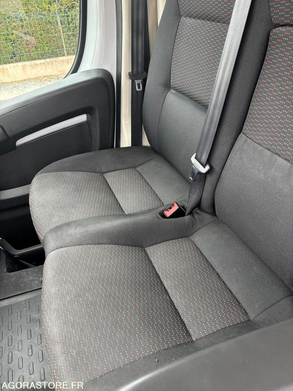 PEUGEOT BOXER 2.2 HDI - 2021 - 45 666 KMS - Товарно комбе: слика 4 PEUGEOT BOXER 2.2 HDI - 2021 - 45 666 KMS - Товарно комбе: слика 4