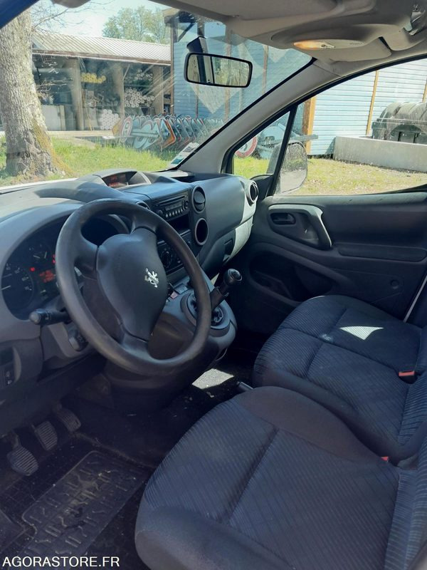PEUGEOT Partner - 242795km - 2010 - Мало комбе: слика 4 PEUGEOT Partner - 242795km - 2010 - Мало комбе: слика 4