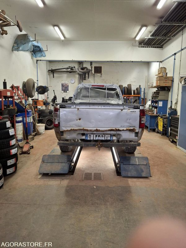 PICK UP D MAX   ISUZU - Пикап: слика 2 PICK UP D MAX   ISUZU - Пикап: слика 2