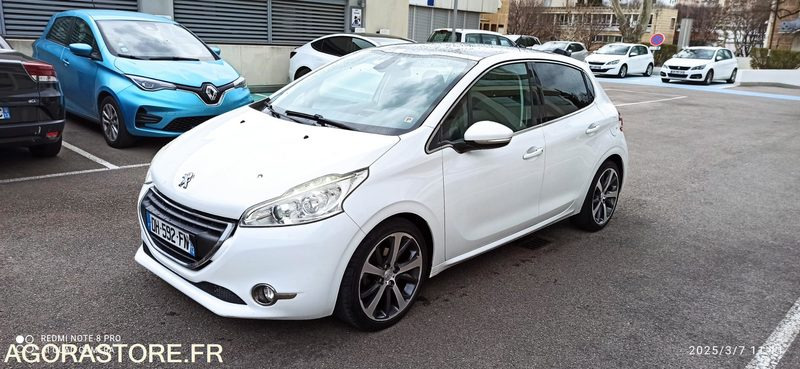 Peugeot 208 1.6 hdi 90 féline bvm5 - Автомобил: слика 2 Peugeot 208 1.6 hdi 90 féline bvm5 - Автомобил: слика 2