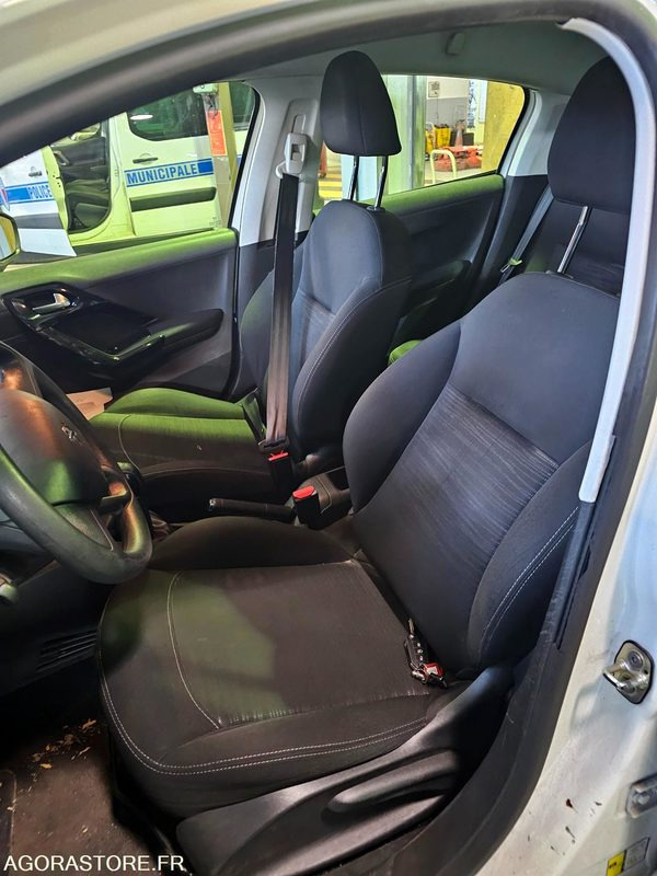 Peugeot 208 - 2014 - 120117kms - DK 618 CZ - Автомобил: слика 5 Peugeot 208 - 2014 - 120117kms - DK 618 CZ - Автомобил: слика 5