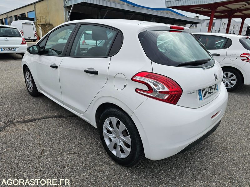 Peugeot 208 - 2014 - 134673km - DH425TX - Автомобил: слика 4 Peugeot 208 - 2014 - 134673km - DH425TX - Автомобил: слика 4