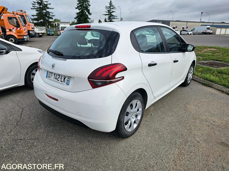 Peugeot 208 - 2015 - 187805km - DT142LK - Автомобил: слика 3 Peugeot 208 - 2015 - 187805km - DT142LK - Автомобил: слика 3