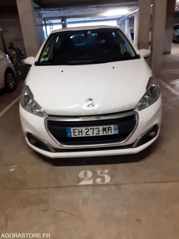 Peugeot 208 - 2016 - 225495 kms - Автомобил: слика 4 Peugeot 208 - 2016 - 225495 kms - Автомобил: слика 4