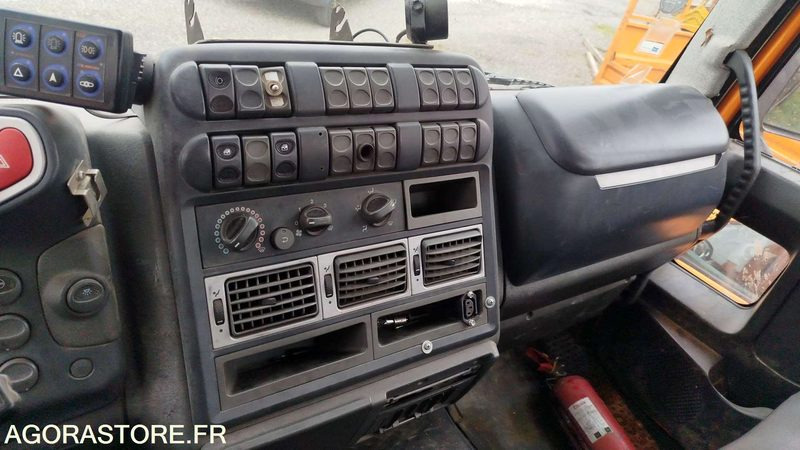 IVECO EURO CARGO - 2005 - 198613 KM - 648BLA31 - Полуприколка: слика 5 IVECO EURO CARGO - 2005 - 198613 KM - 648BLA31 - Полуприколка: слика 5