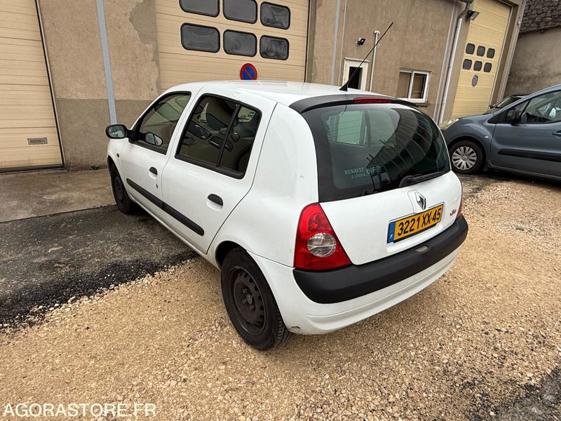 RENAULT CLIO - 2002 - 160000 KM - Автомобил: слика 2 RENAULT CLIO - 2002 - 160000 KM - Автомобил: слика 2