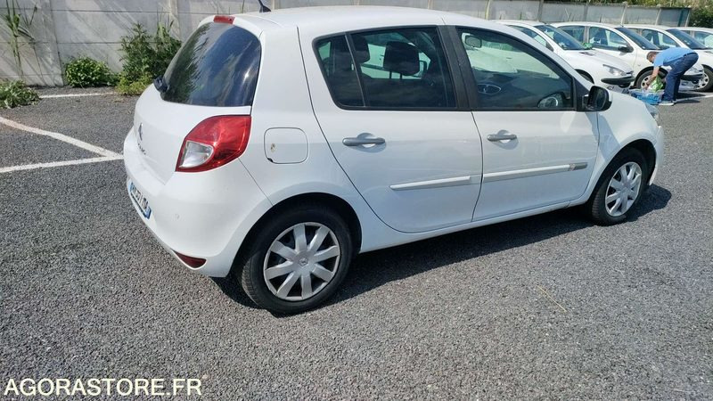 RENAULT CLIO - 2010 - 196673kms - Автомобил: слика 2 RENAULT CLIO - 2010 - 196673kms - Автомобил: слика 2